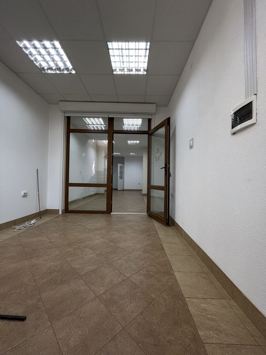 Продам або здам в орендутрьохповерхове комерційне приміщення