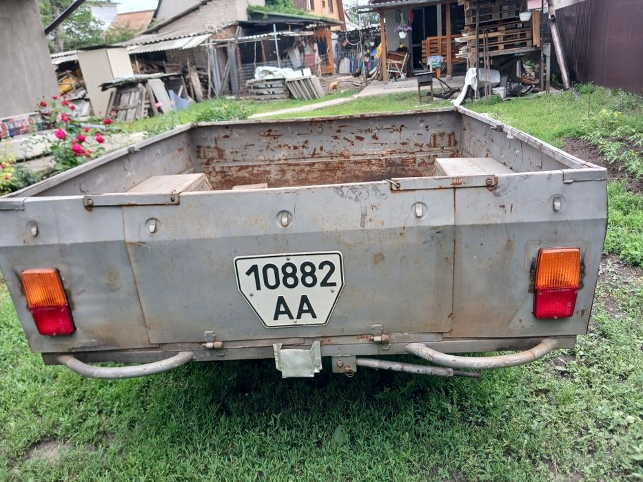 Продам три причепи до легкового автомобіля а гарному стані,один алюмінівий .торг