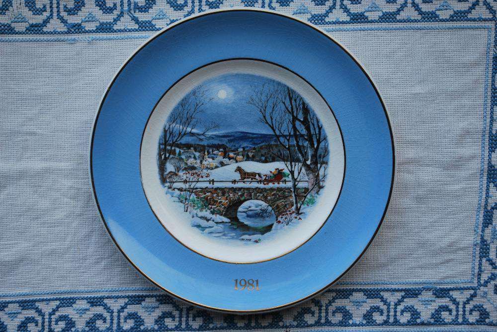 Exclusive English Plate (1981) 23 cm diameter - Made in England