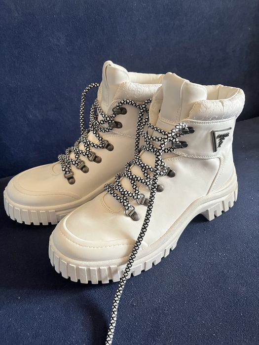 Buty zimowe Guess bezowe/biale rozmiar 39