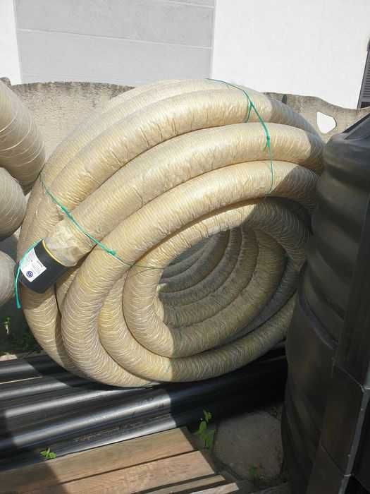 Rura drenarska drenaż fi 100 w geowłókninie