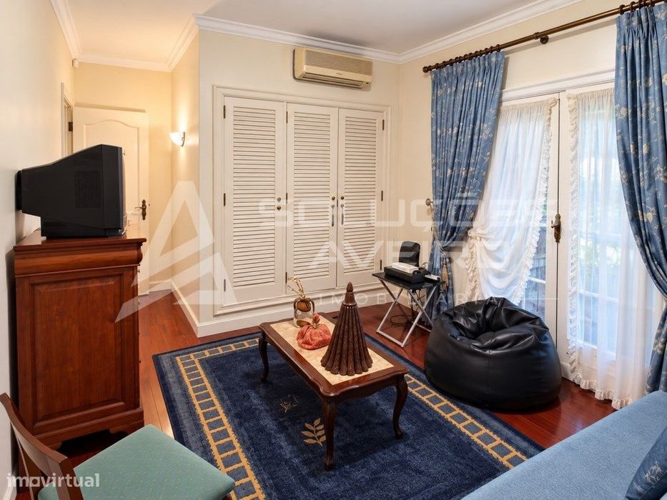 Moradia T4+1 | Piscina Coberta | Ginásio | Dois Lotes Urbanos | Cen...