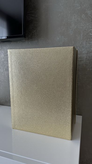 Велика подарункова коробка золотиста