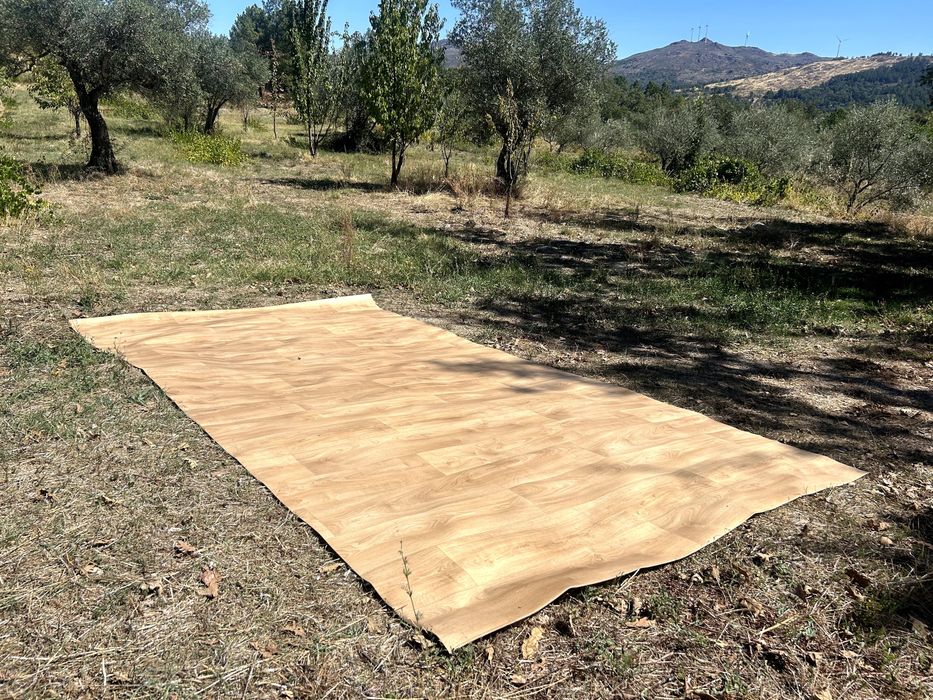 Pavimento vinílico novo – efeito madeira – 2,20 × 4,00 m – 8,8 m²