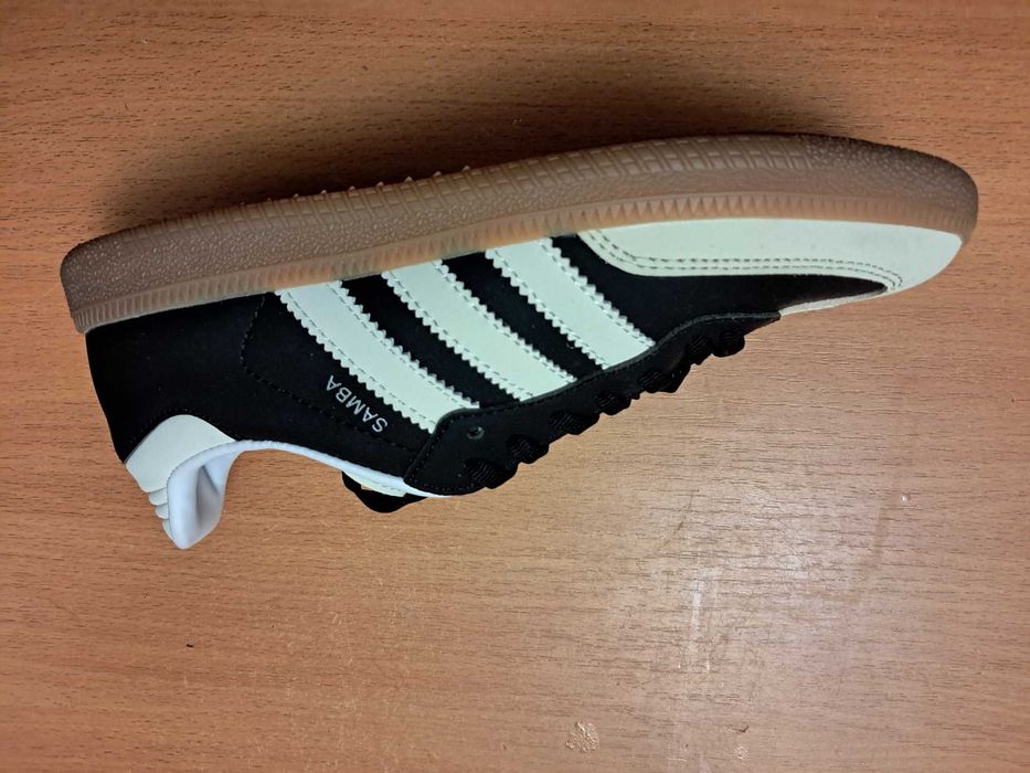 Детские Кроссовки adidas  38 размер стелька 24см