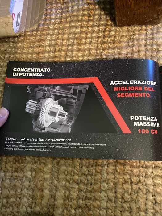 Catálogo gama Abarth 595. Versão em italiano, muito bom. Fiat