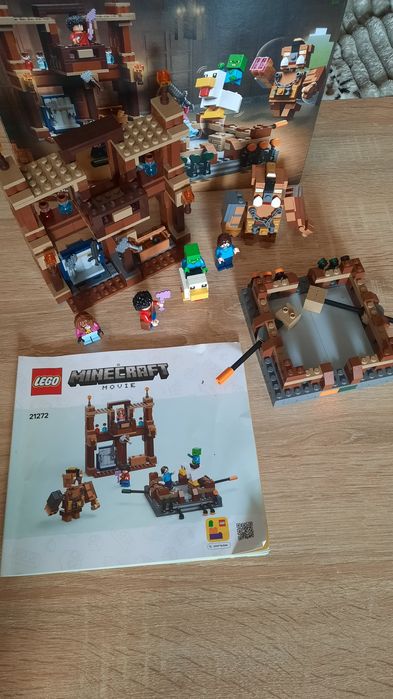LEGO 21272 Minecraft-ring w leśnym dworze