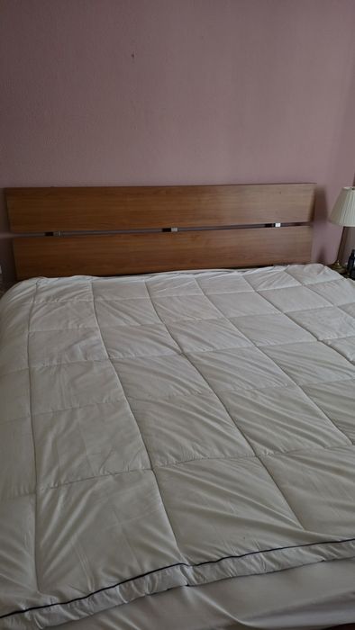 Cama King Size 190x200 em Madeira + Estrado – Bom Estado