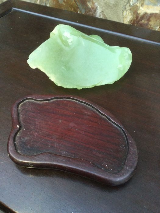 Buda Jade Imperial base madeira exótica China séc XIX 14 cm