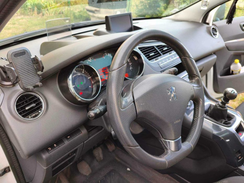 Продам автомобіль Peugeot 5008