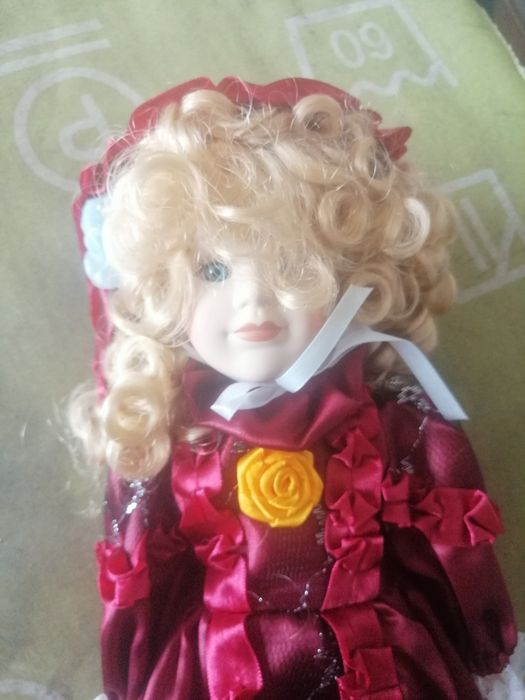 Boneca de porcelana DOLL