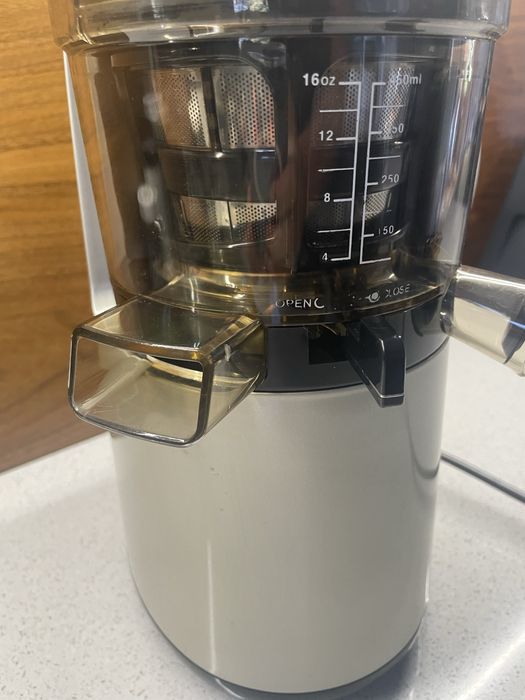 Hurom HH-SBF11 – super wyciskarka wolnoobrotowa, komplet