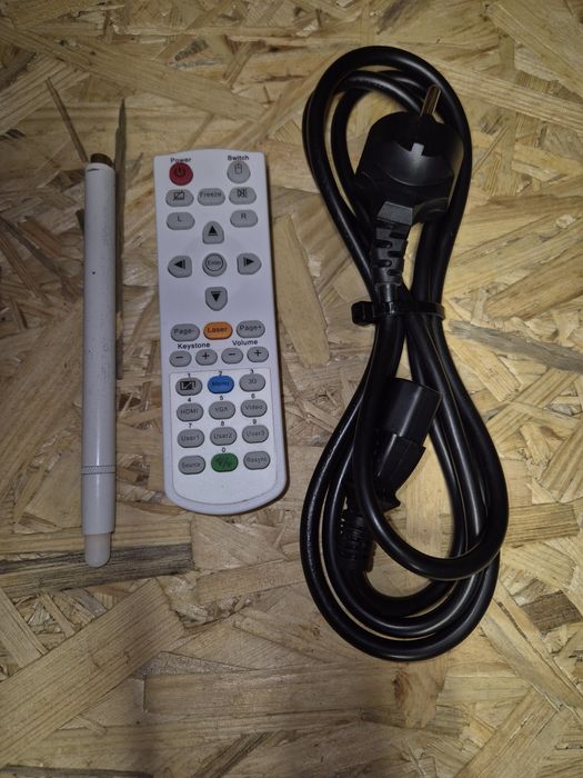 Projektor Optoma W319USTire