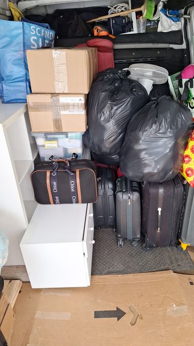 Mudanças- Transportes- Aluguel da carrinha com motorista.