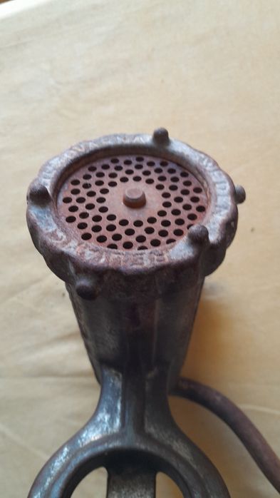 Máquina antiga de picar carne