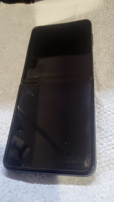 Продам телефон Samsung z flip 3 5G
