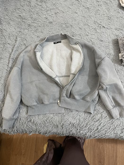 Укорочена тепла кофта на замку