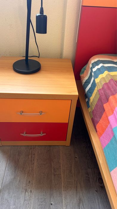 Mobilia de quarto de adolescente em muito bom estado