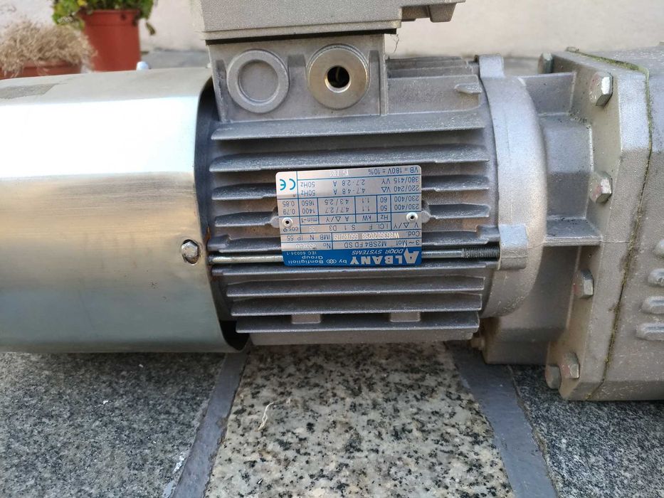 Sprzedam motoreduktor do bramy firmy  ALBANY
