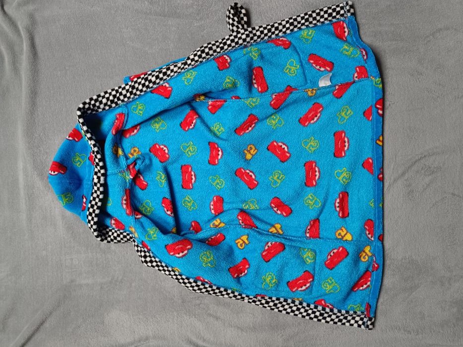 Szlafrok, porannik, auta, disney