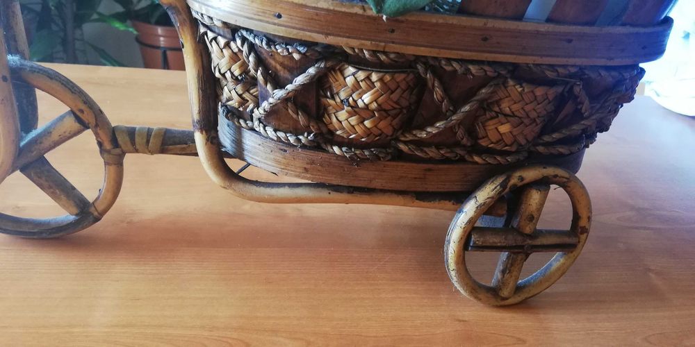 Triciclo decorativo em vime