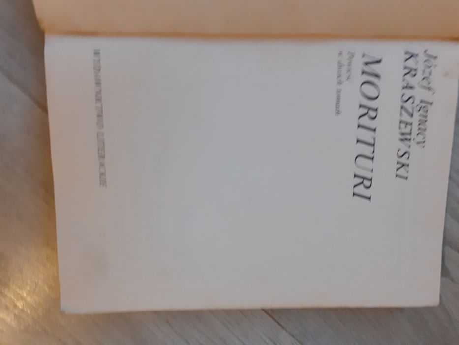 Powieść - Morituri - Kraszewski, 2 tomy w jednej książce.