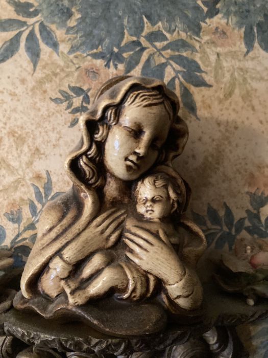 Pienha e imagem da Virgem Maria com o menino Jesus