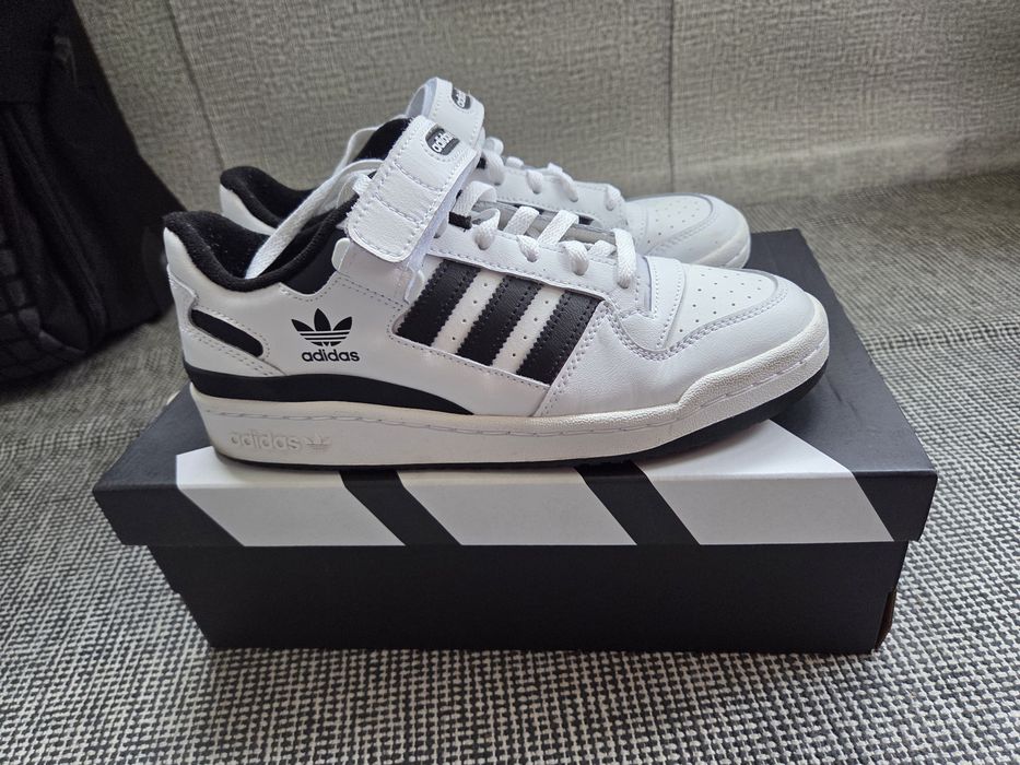 Tenis ADIDAS brancos