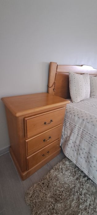 Cama casal c mesas cabeceira.64285475392641122