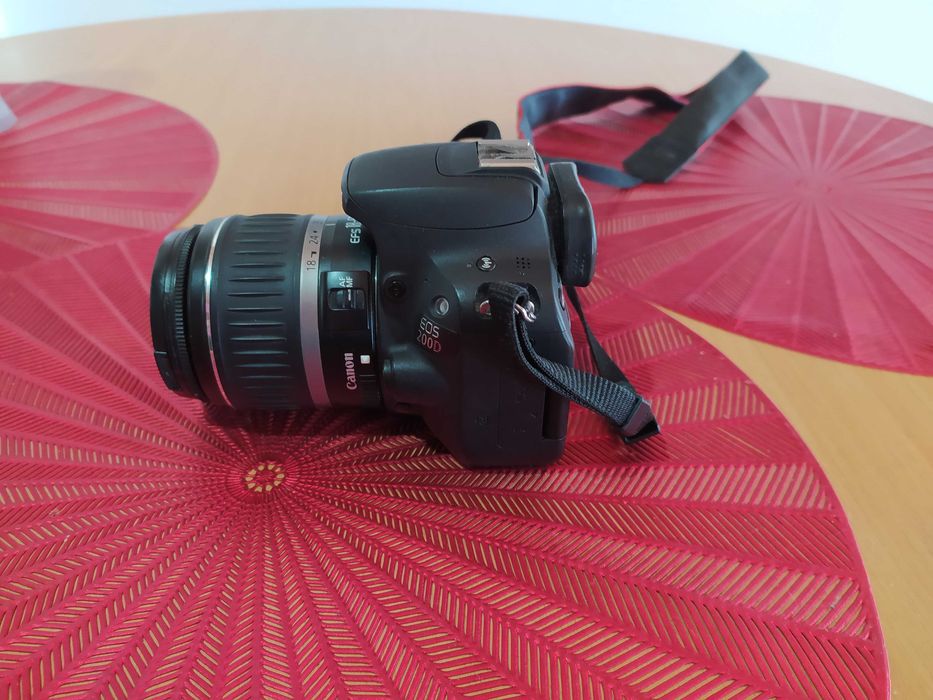 Câmara Canon EOS 200 D