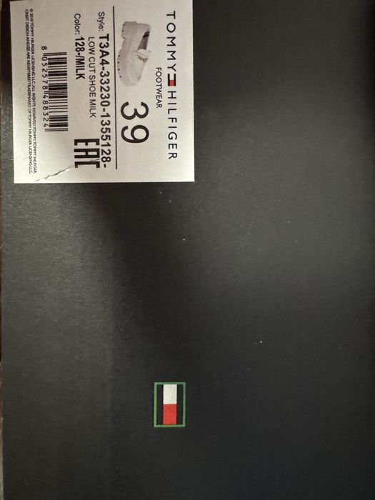Лофери молочні Tommy Hilfiger (нові, 39 розмір)
