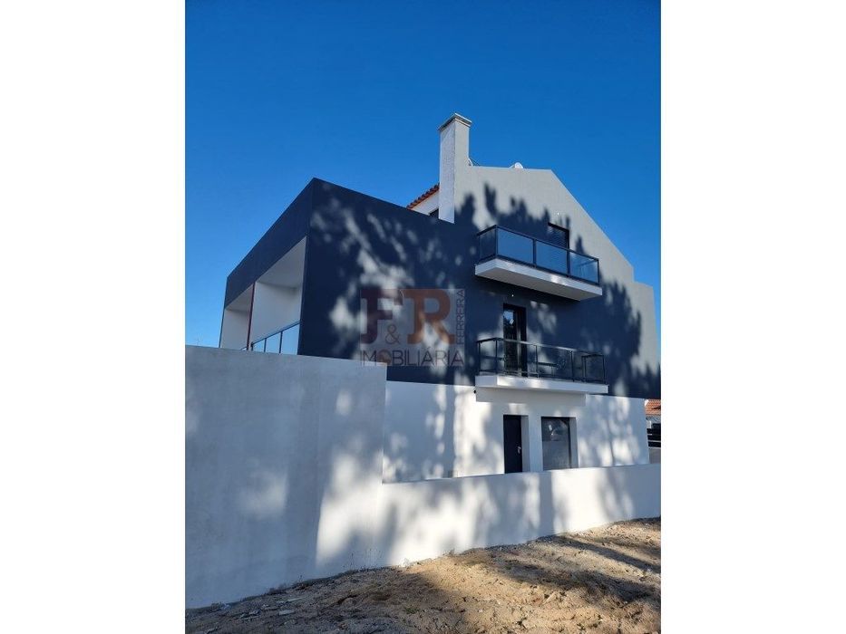 Moradia Geminada T3 com garagem e Terraço Quinta do Conde Sesimbra