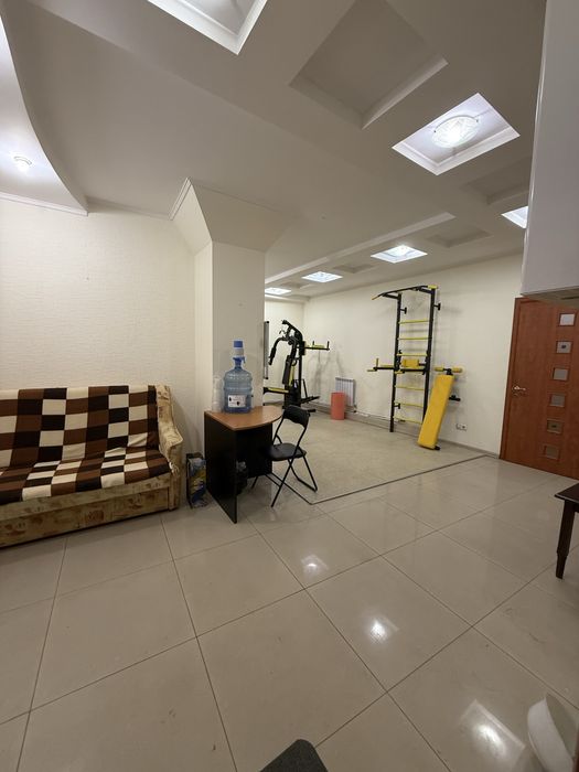 Продам квартиру в Центрі з окремим входом офіс магазин