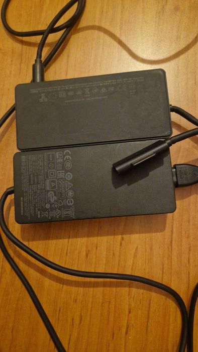 Microsoft Surface Dock 1 (1661) com fonte e cabos