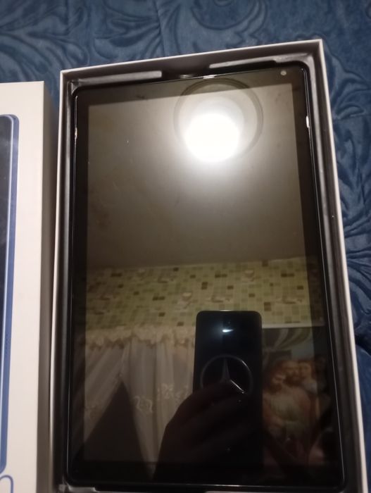 Продам планшет работает отлично