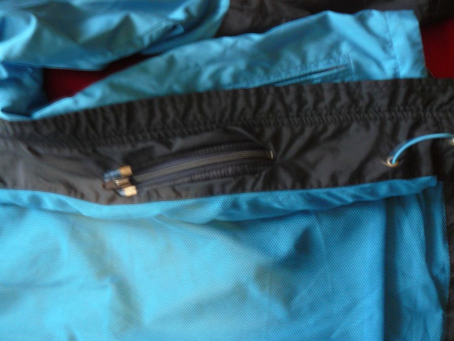 kurtka bluza.. piękna sportowa niebiesko-czarna R-50