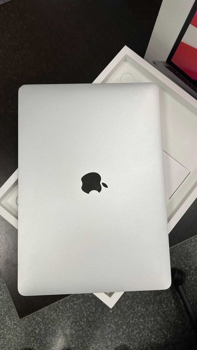 MacBook Pro 13 (2022) - M2, 8G RAM / 256 GB SSD