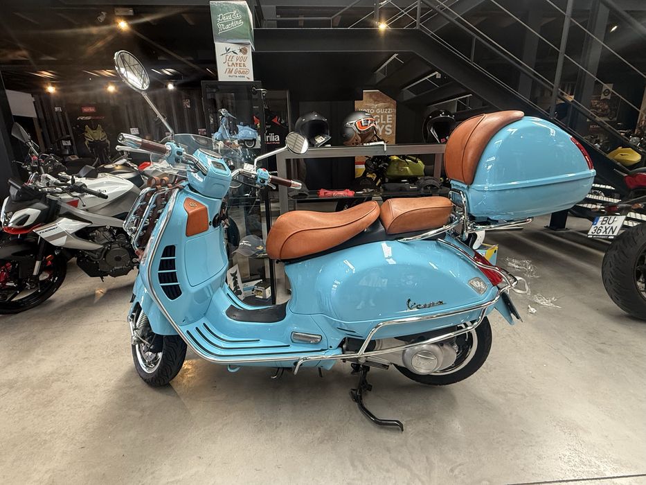 Vespa GTV 300 azul céu