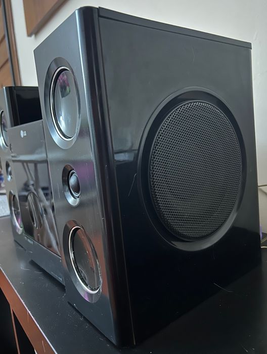 Aparelhagem LG Micro Hi-Fi FA163 – CD, USB, Rádio FM