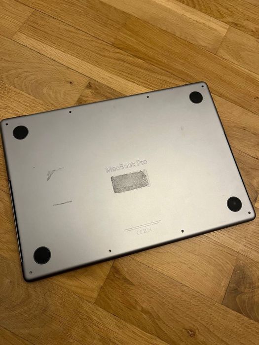 MacBook Pro M1 Pro 2021 на запчастини, екран, батарея