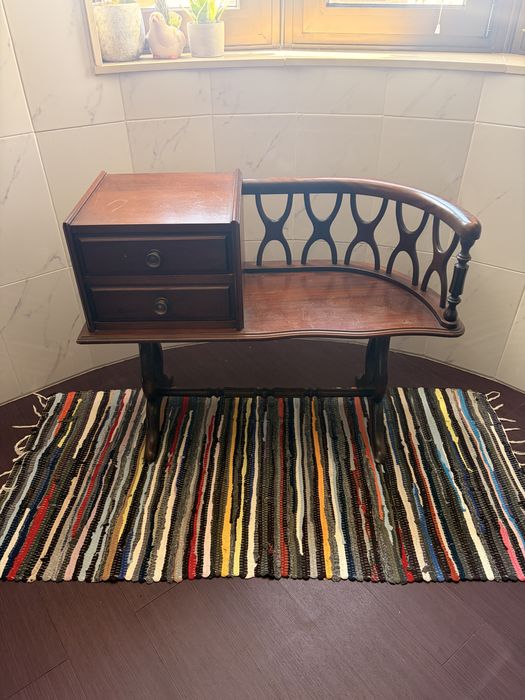 Mesa de telefone em madeira de castanho