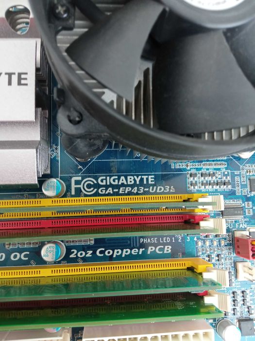 Материнська плата Gigabyte GA-EP43-UD3L s775 процесор пам'ять