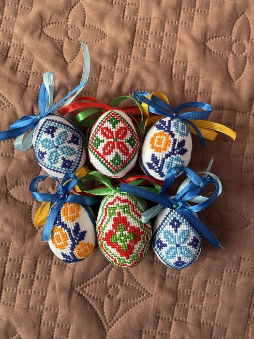 Вишиті Великодні писанки