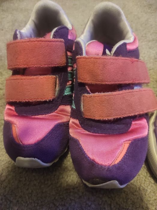 3 pares de sapatilhas de criança, tamanho 24