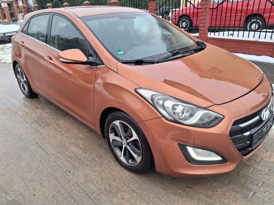 Hyunday i30 1.6 benz. kamera alu Nawigacja  uszkodzony