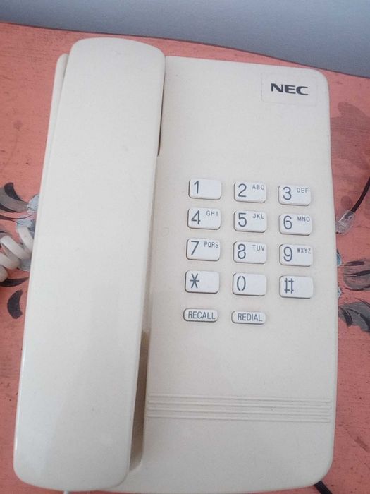 Telefone fixo de 2001 (com teclas)