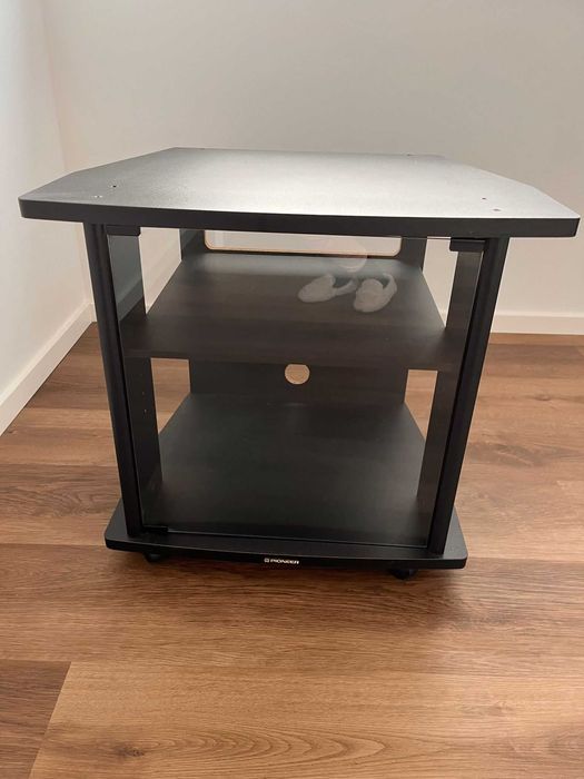 Várias mesas e móvel para venda