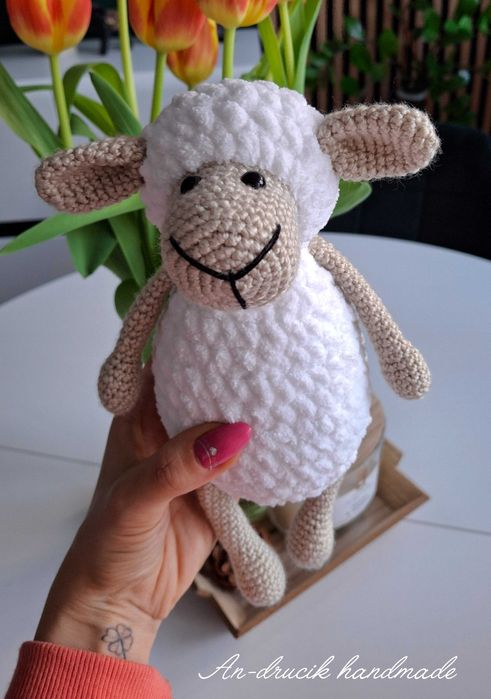 Maskotka owieczka , baranek na szydełku