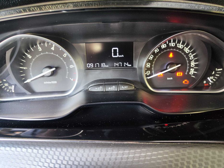 Peugeot 208 1.2 PureTech Signature / Style, Ano 2018