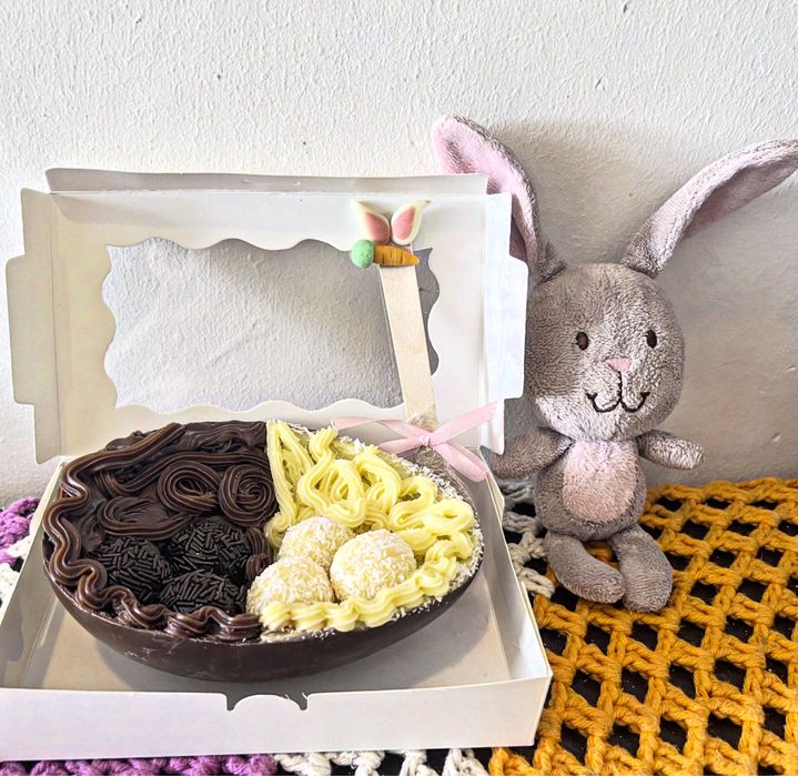 Brigadeiros de varios sabires e ovo de colher